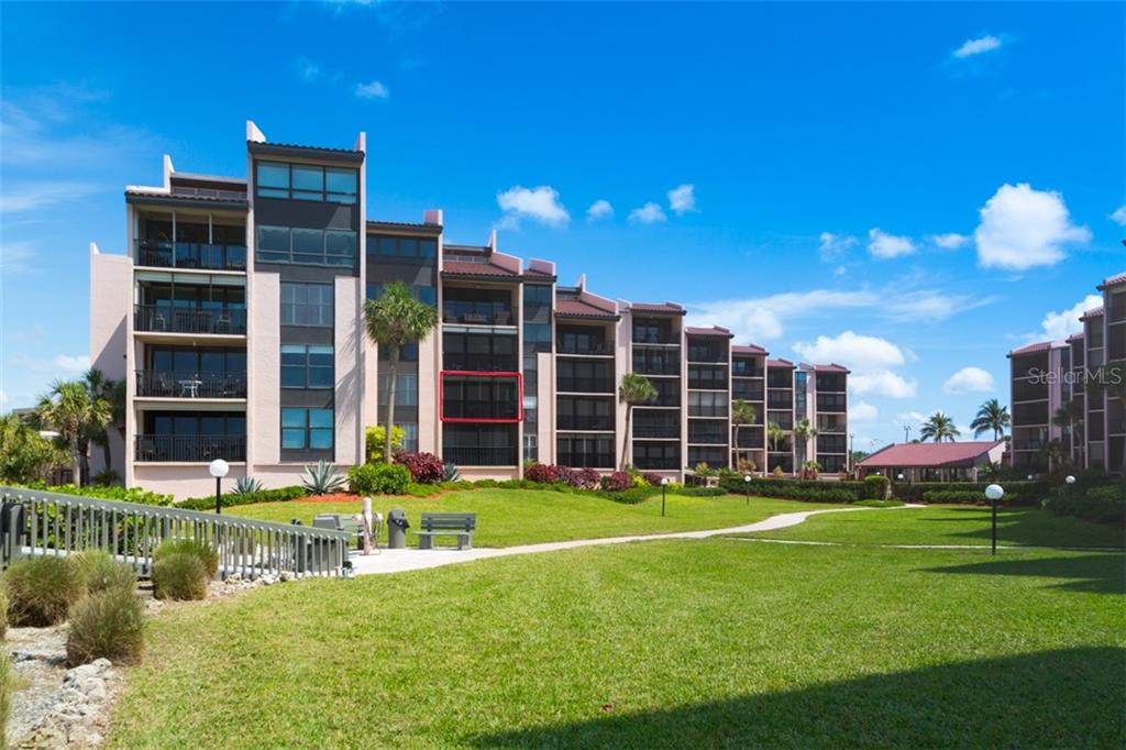 Gulf View, Two Bedroom Two Bathroom Beach Condo with a Pool Gulf View, Two Bedroom Two Bathroom Beach Condo with a Pool